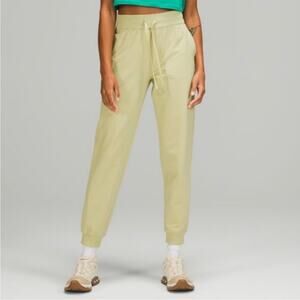 Lululemon Keep Moving Jogger Finch Yellow Womens Size 6